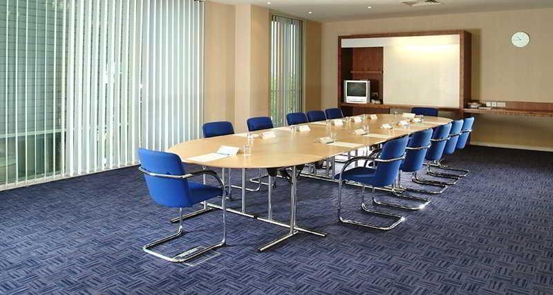 Ramada Encore Milton Keynes Esterno foto